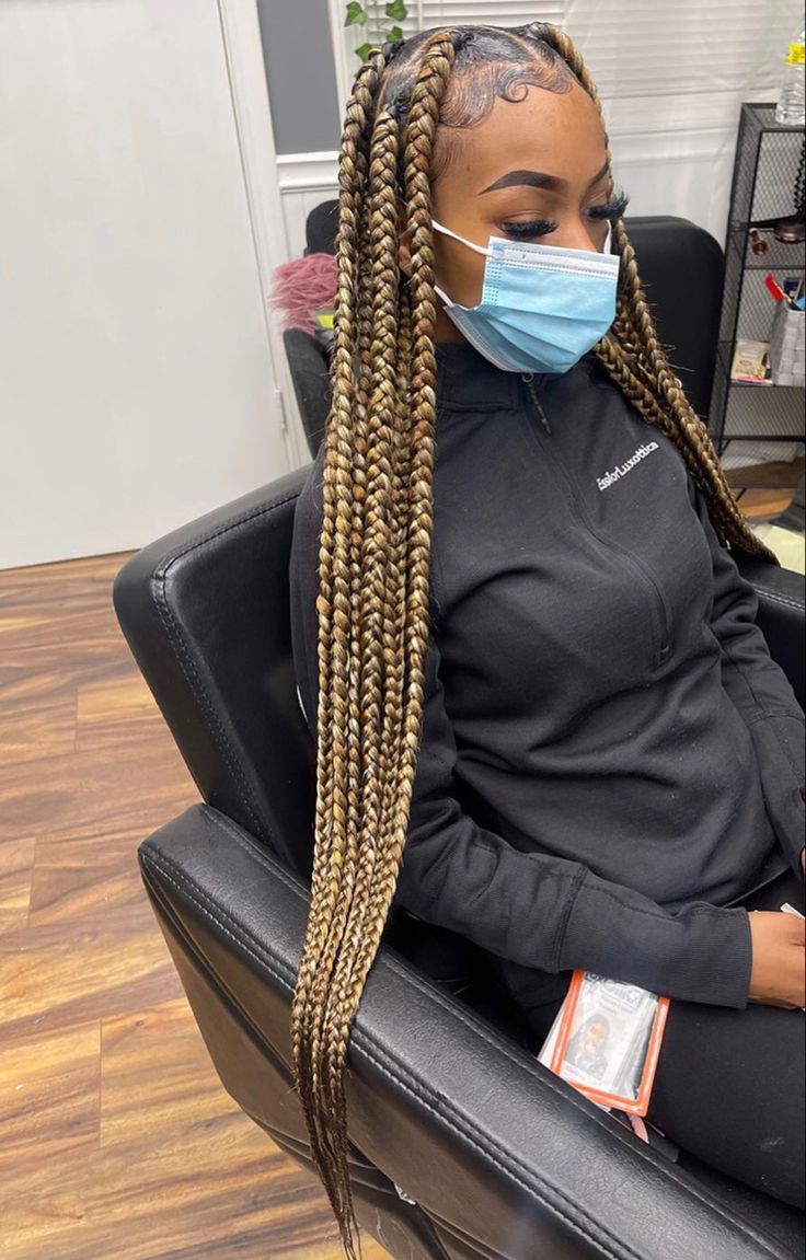 Ombre Jumbo Box Braids, Jumbo Box Braids Blonde And Black, Large Knotless Box Braids With Blonde, Jumbo Box Braids Color Ideas, Honey Blonde Jumbo Knotless Braids, Blonde Large Box Braids, Jumbo Knotless Box Braids Color, Honey Blonde Large Knotless Braids, Large Blonde Box Braids