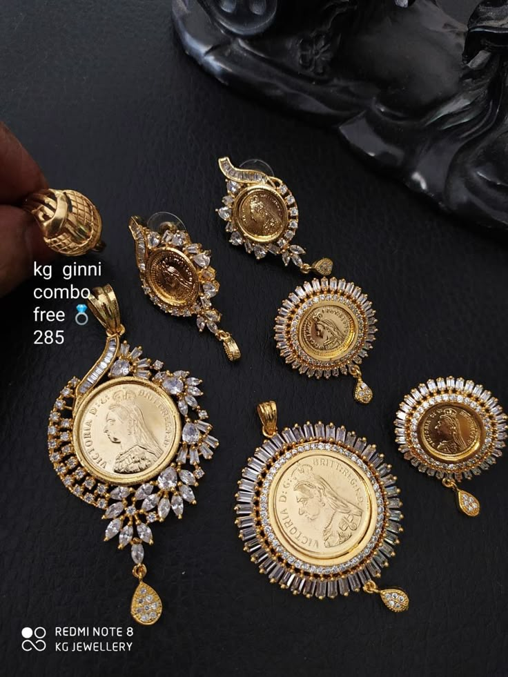 Gold Ginni Pendant, Ginni Pendant Design Diamond, Coin Necklace Gold Indian, Gold Coin Choker, Baseboard Styles, Diamond Earrings Indian, Gold Coin Jewelry, Coin Jewellery, Gold Dollar