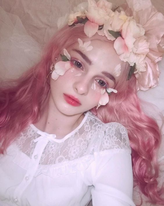 #wattpad #random pretty aesthetics you can use. Show No Mercy, Flower Makeup, Flowers In Her Hair, Fairy Makeup, Fantasy Hair, Aesthetic People, Fantasy Makeup, Laura Lee, Creative Makeup