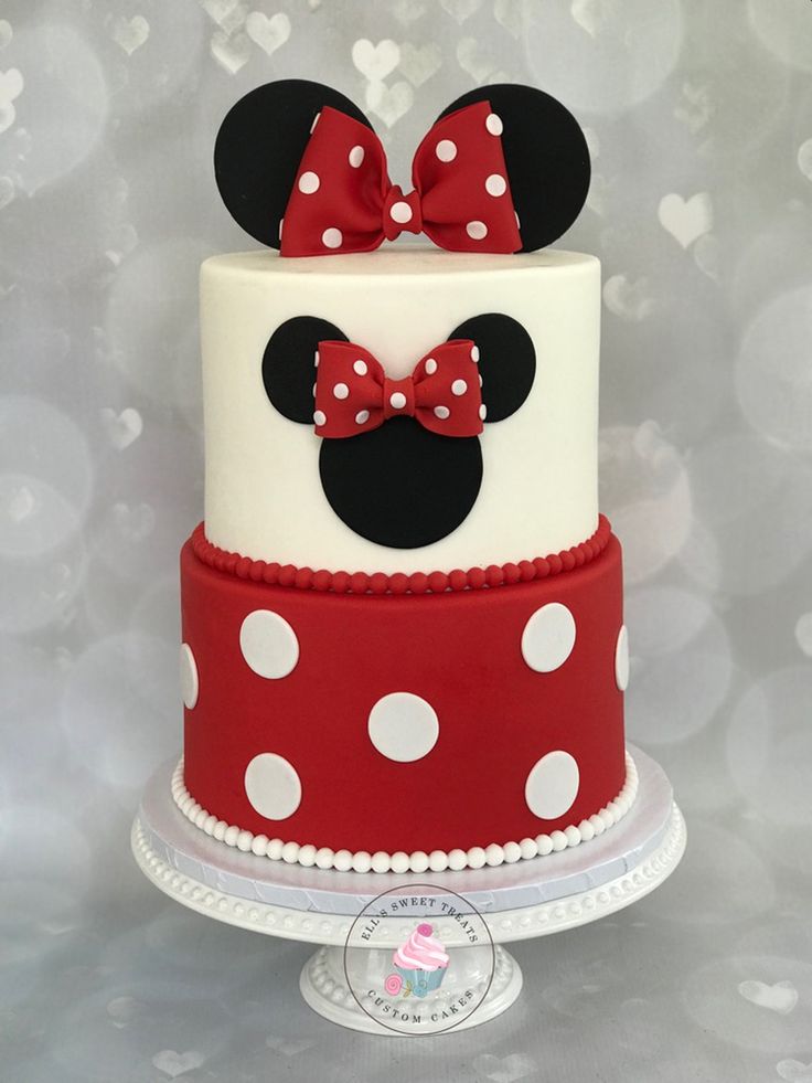 a red and white cake decorated with minnie mouse ears