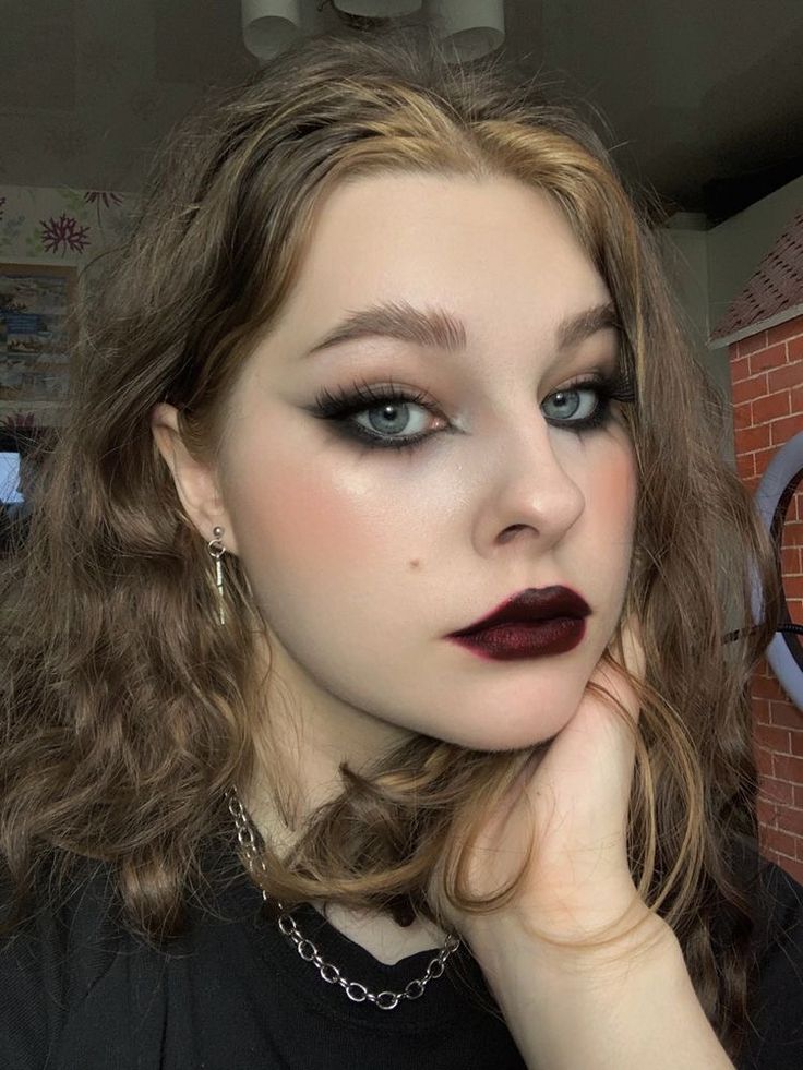 Alt Girl Makeup, Vamp Makeup, Witchy Makeup, Alt Tiktok, Halloween Makeup Witch, Goth Eye Makeup, Rock Makeup, Facebook Header, Crystal Castles