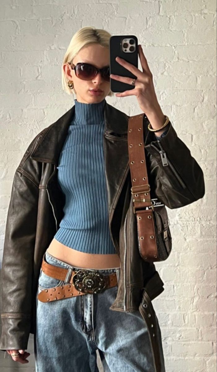 Alternative Leather Jacket Outfits, Alternative Winter Outfits, Thrifted Outfit, Mode Zara, Denim On Denim, Autumn Fits, Fall Fit, Mode Inspo, Alternative Outfits