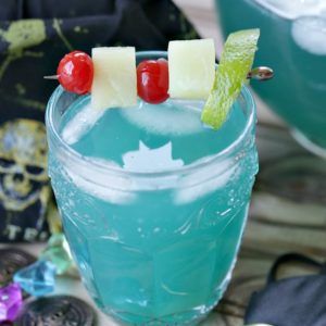 Celebrate summer and Captain Jack Sparrow with this refreshing Disney-Inspired Wrecked Pirate Cocktail! Pirate Drinks, Cherry Cocktail, Refreshing Summer Cocktails, Beach Drinks, Liquor Drinks, Themed Drinks, Mixed Drinks Recipes, Captain Jack Sparrow, Scotch Whiskey