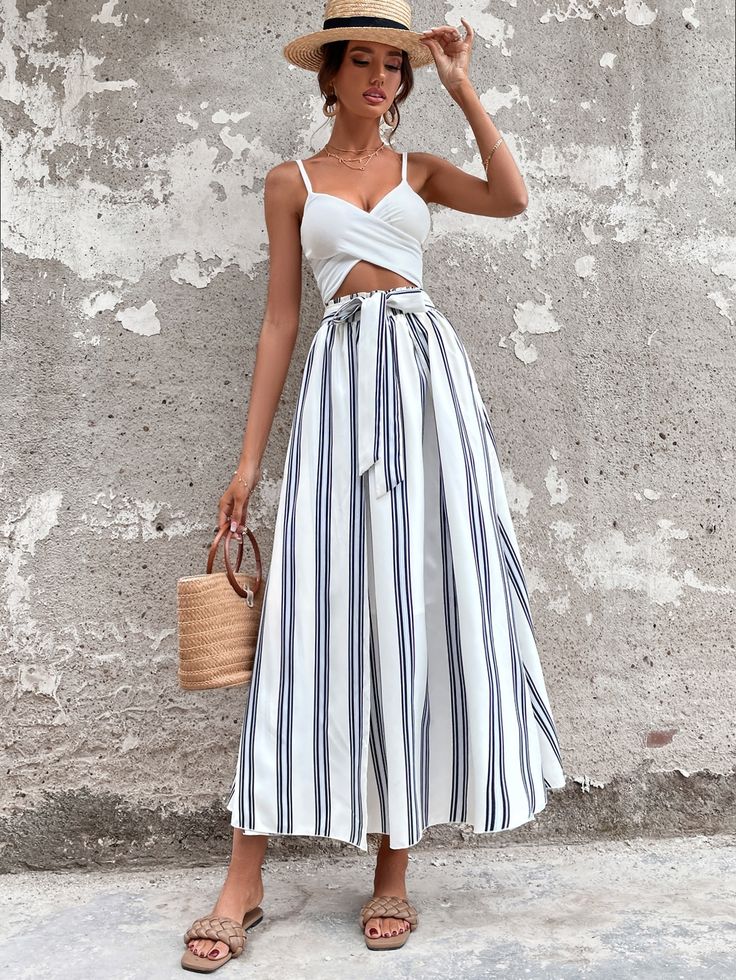 Mykonos Fashion, Spain Outfit Ideas, Italian Fashion Summer, Europe 2023, Greek Vacation, Greece Outfit, Greece Fashion, Summer Night Outfit, Women Bottoms