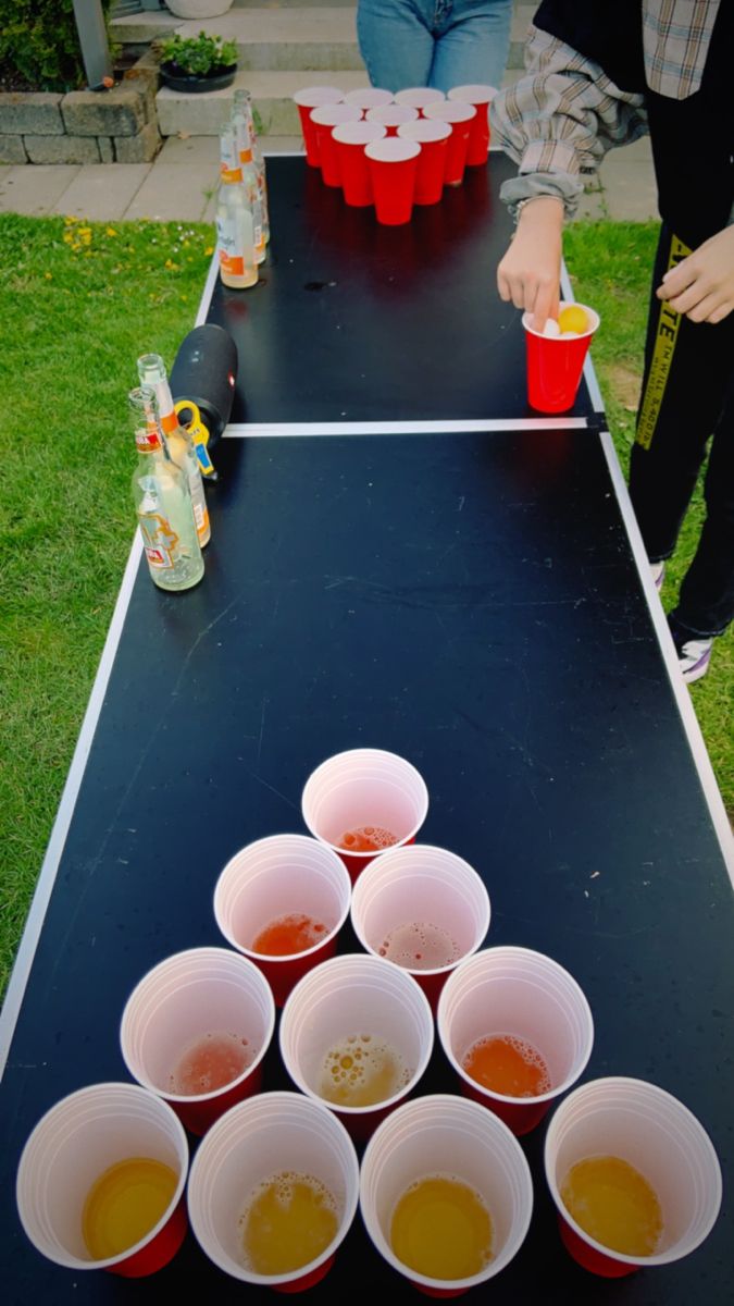 beerpong with my besties on the weekend Red Cup Party, Beach 4th Of July, Aus Day, Beer Table, Cousins Beach, Games With Friends, Birthday 24, Car Birthday Theme, Red Cup