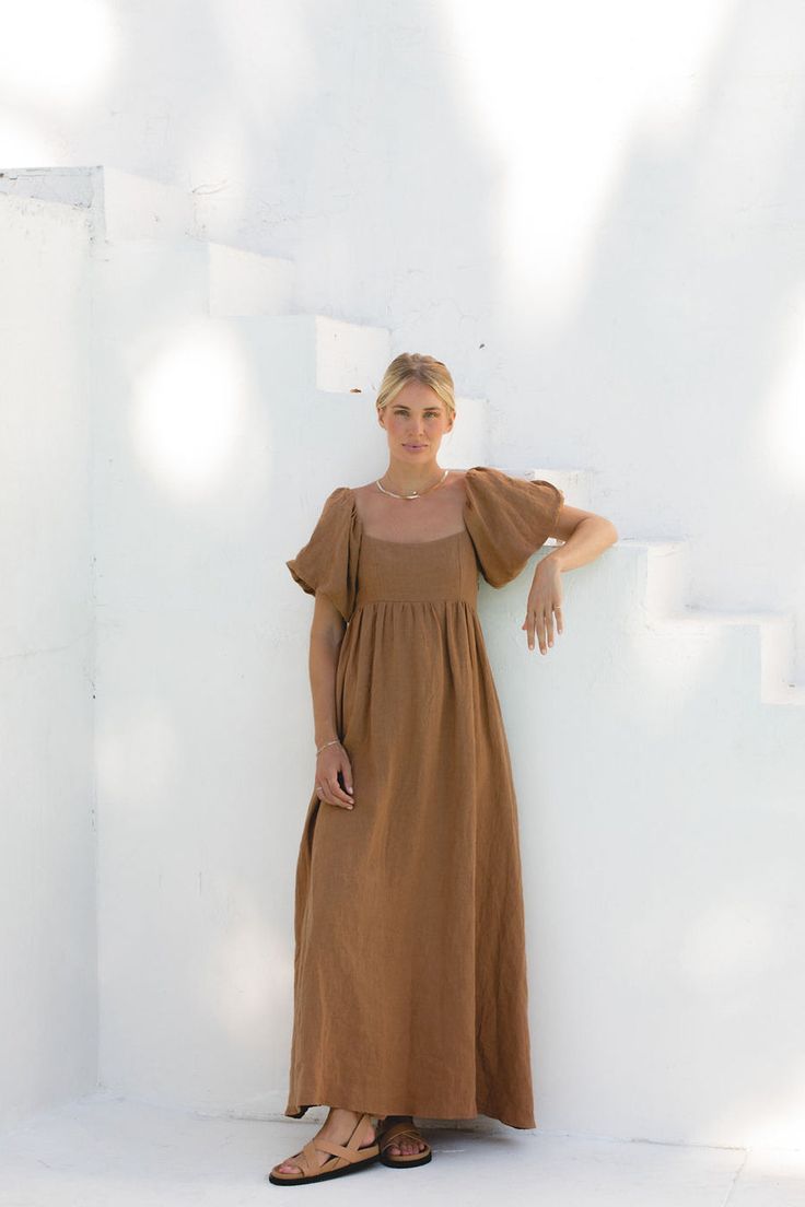 This French Riviera dress is of exceptional quality, 100% linen construction designed to keep you comfortable all day. With a stretchy back, it will fit you perfectly for an effortless, French-inspired silhouette. A full-length style makes this dress a timelessly classic choice for any occasion. Style Inspiration Minimalist, Post Partum Outfits, Minimalist Accessories, Construction Design, French Inspired, French Riviera, Style Minimalist, Messy Hairstyles, Linen Dress