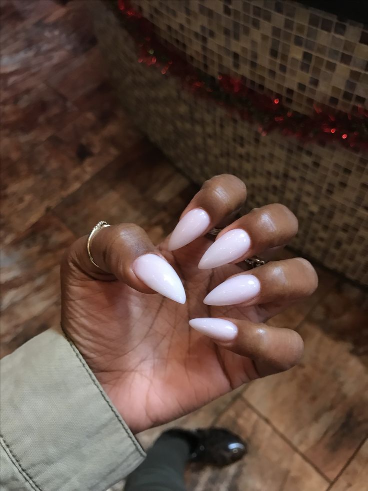 Milky White Nails Acrylic Design Almond, White Pointy Nails, Powder White Nails, Oval White Nails, Milky White Dip Powder Nails, White Powder Nails, Almond White Nails, Pointy Almond Nails, Almond Nails White