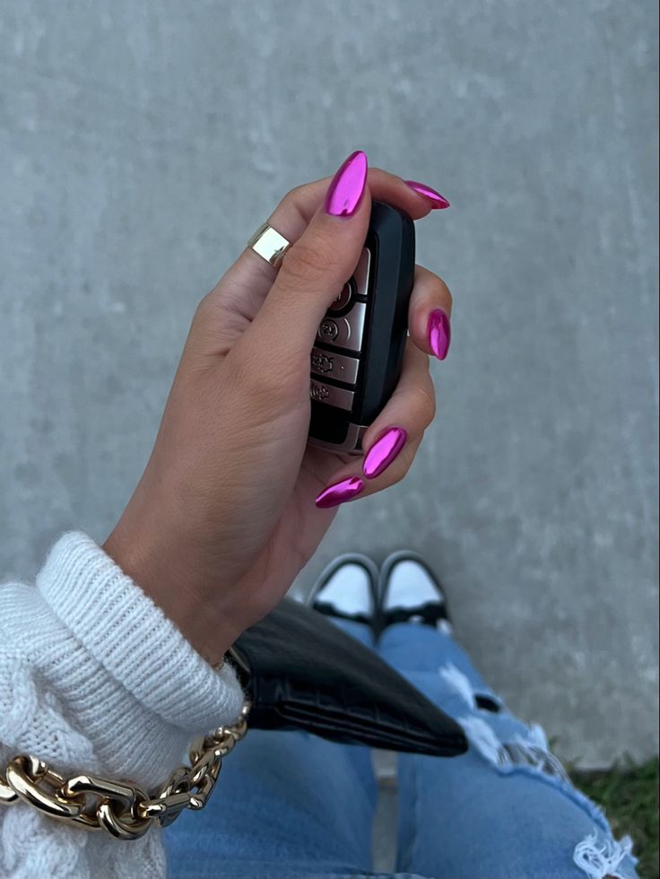 barbie pink, pink nails, pink chrome nails, barbie chrome, almond shape nails, chrome powder Barbie Chrome Nails, Hot Pink Chrome Nails, Nails Pink Chrome, Barbiecore Nails, Dreamy Nail, Pink Chrome Nails, Unghie Nail Art, Pink Ombre Nails, Pink Chrome