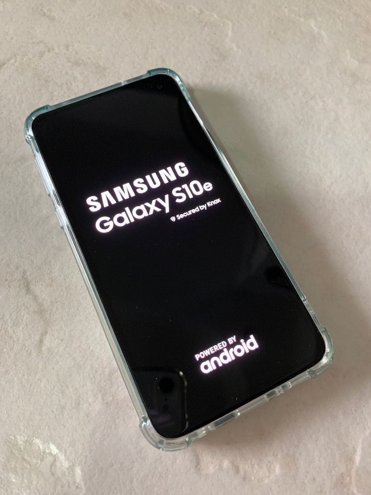 the samsung galaxy s10e case is clear and has an inscription on it that reads, samsung galaxy s10e