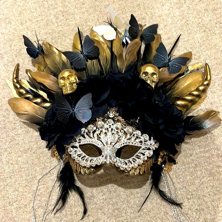 Gold And Black Mask With Feathers, Rhinestones And Roses! Amazing On! Elastic Band. Masquerade Ideas, Mask With Feathers, Mardi Gras Masks, Mardi Gras Mask, Black Mask, Mardi Gras, Gold Black, Elastic Band, Face Masks