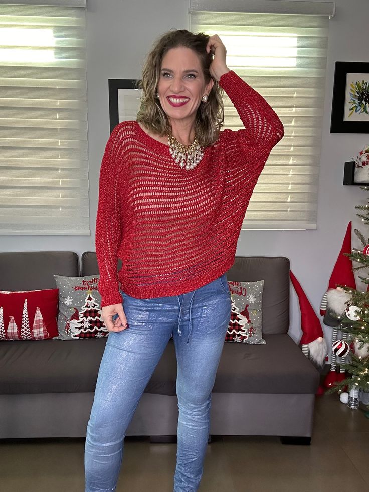 Italian Suéter elaborado en 80% viscose y 20% en fibra metallizzata. Este hermoso suéter es perfecto para esta temporada. Sus colores brillantes y su estilo es super necesario en tu armario. Stretch Glitter Tops For Fall, Casual Textured Knit Tops For Party, Casual Long Sleeve Metallic Top, Fall Party Textured Knit Tops, Party Knit Top In Pointelle Style, Casual Textured Knit Sweater For Party, Casual Textured Knit Party Sweater, Festive Shimmer Top For Fall, Festive Fall Shimmer Top