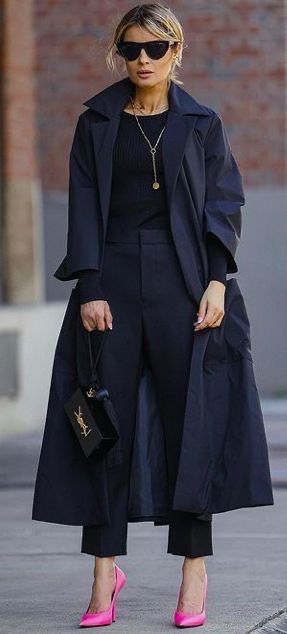 Gita Banko, Older Style, Navy Outfit, Pant Suits, Winter Work, Monochrome Fashion, Older Fashion, Street Style Trends, Casual Black