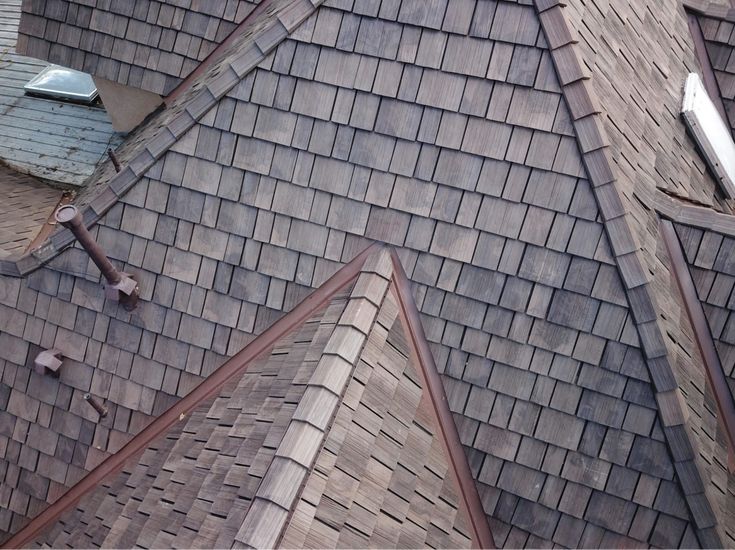 an image of a roof that looks like it's made out of wood shingles