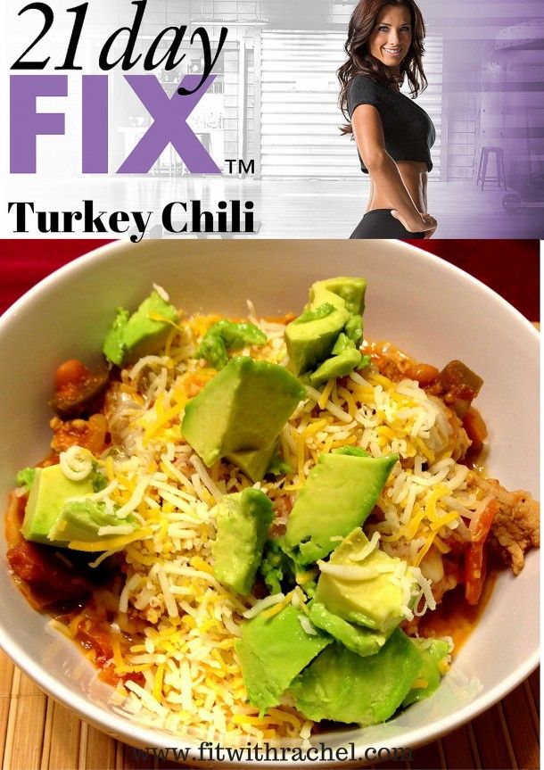 a woman standing in front of a bowl of food with the title 21 day fix turkey chili