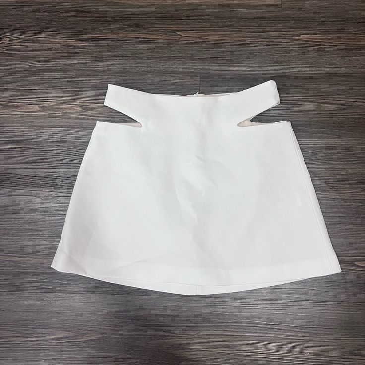 White, Cut Out Zara Skirt. Never Worn. White Stretch Skirt For Day Out, White Relaxed Skort For Day Out, Chic White Stretch Skort, Chic Zara Skort For Spring, Zara Chic Spring Skort, White Flared Skirt For Night Out, Chic White Skirt For Night Out, White Zara Skirt For Spring, Zara Relaxed Mini Skirt For Day Out