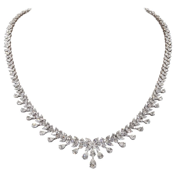 An impeccably designed diamond necklace featuring pear, marquise, and round cut diamonds. 18.20 carats of FG VS diamonds 18k white gold Approximately 16.5 inch length that can easily be adjusted. Outfits With Gold Jewelry, Gold Jewelry Women, Diamond Drop Necklace, Princesa Real, Necklaces Choker, Vintage Choker Necklace, Diamond Necklace Designs, Vintage Choker, Big Diamond