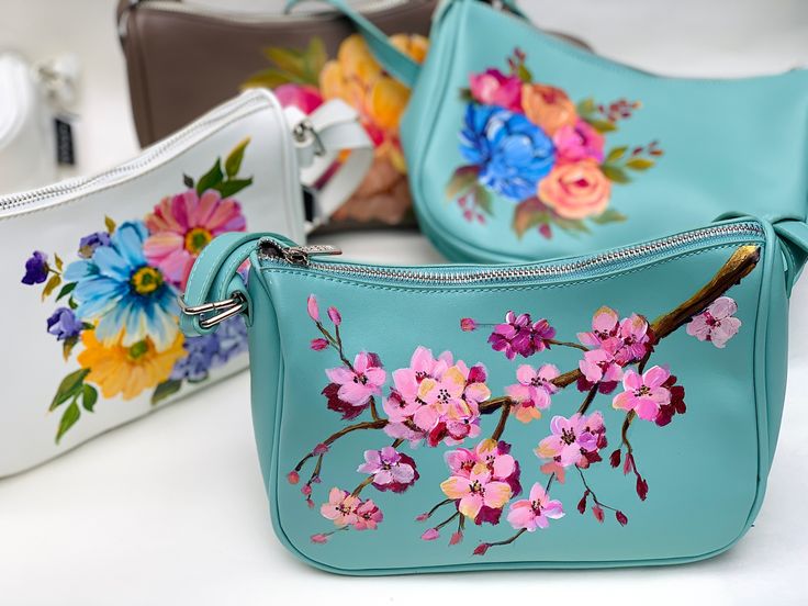 Painting Leather Purse Diy, Handpainted Pouches, Leather Purse Diy, Drawing Bags, Hand Painted Bags Handbags, Hand Painted Leather Bag, Painted Canvas Bags, Painted Leather Bag, Painted Purse