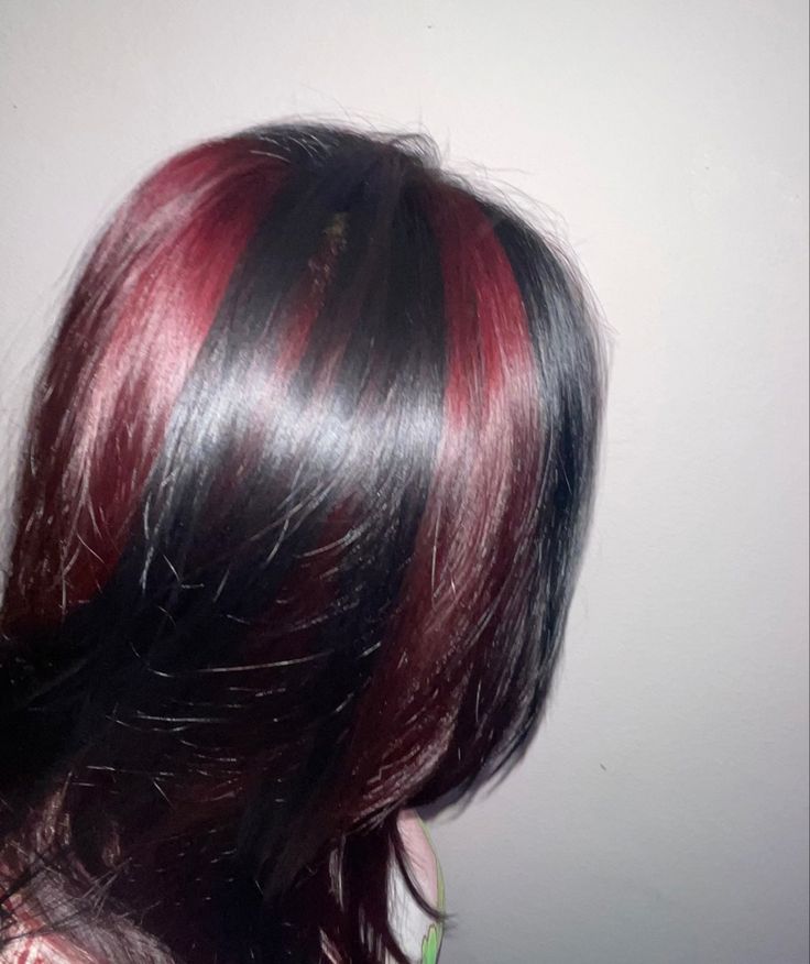 Magenta And Black Hair, Dyed Ends Of Hair Brunettes, Dyed Hair For Brunettes, Dyed Ends Of Hair, Short Grunge Hair, Grunge Hair, Brunette Hair, Color Ideas, Dyed Hair