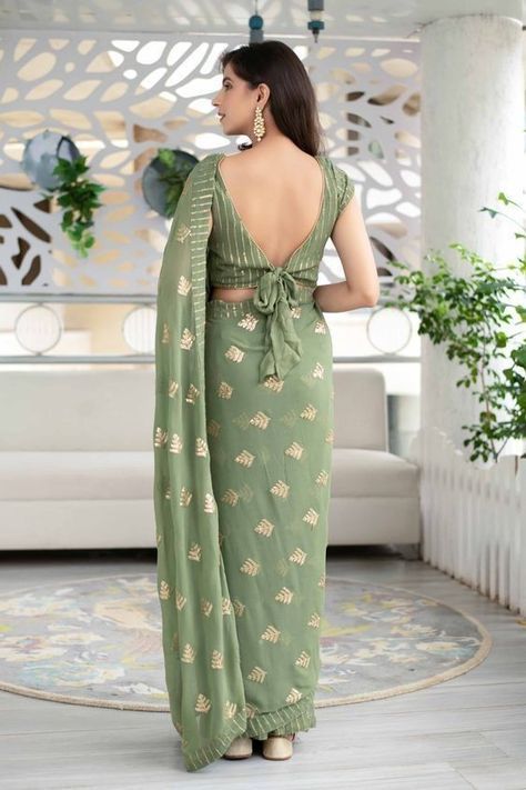 Green Blouse Designs, Green Sari, Blouse Designs Pattern, Model Blouse Designs, Simple Saree Designs, Fashionable Saree, Latest Blouse Designs Pattern, Model Blouse, New Saree Blouse Designs