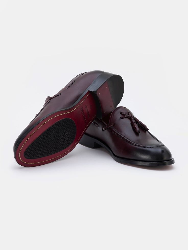 Color: bordeaux Cow leather with natural finish Tassel detail Leather insoles Rubber and leather soles Hand-stitched detailing Tassel Loafers With Leather Sole For Galas, Round Toe, Round Toe Tassel Loafers With Leather Sole For Galas, Tassel Loafers With Leather Sole For Galas, Leather Sole Tassel Loafers With Closed Toe For Galas, Calf Leather Tassel Loafers With Wingtip And Leather Sole, Calf Leather Tassel Loafers For Galas With Plain Toe, Calf Leather Tassel Loafers With Leather Sole For Galas, Wingtip Tassel Loafers With Rubber Sole For Galas, Wingtip Tassel Loafers With Leather Sole