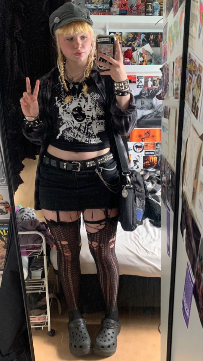 Punk Fashion Diy, Alt Outfits, Estilo Punk, Looks Black, Punk Outfits, Alt Fashion, Swaggy Outfits, Goth Outfits, Alternative Outfits