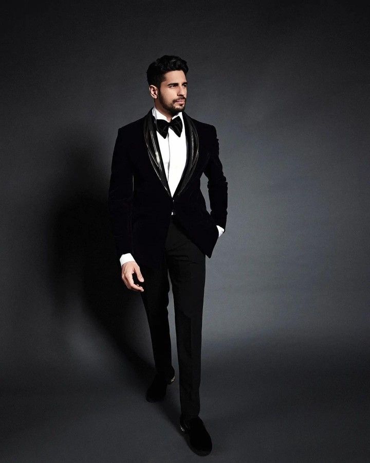 Blazer For Men Wedding, Tux Prom, Best Wedding Suits For Men, Engagement Dress For Groom, Sid Malhotra, Reception Suits, Wedding Suits Men Black, Indian Wedding Suits Men, Suit For Men Wedding