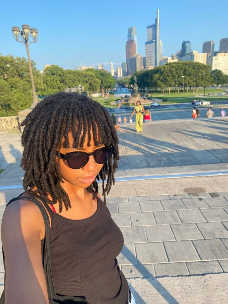 Short Locs With Bangs Black Women, 2 Strand Twist Women Locs, Dreadlocks On Black Women, Bangs On Locs, Short Locs On Women, Loc Mullets Women, Short Locs With Bangs, Dreadlocks Bangs, Dread Bangs