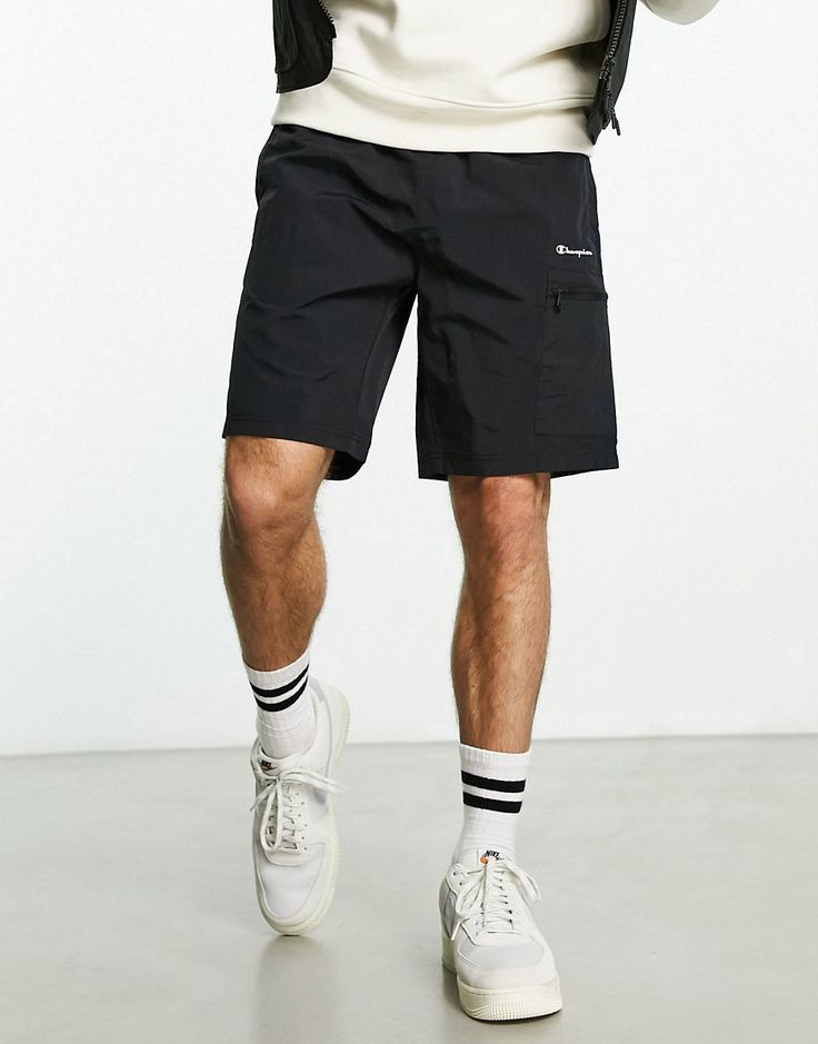 Shorts by Champion Take the short cut Regular rise Functional pockets Logo print to thigh Regular fit Nike Air Max Jordan, Bermuda Cargo, Short Cargo, Flip Flop Boots, Leopard Print Baby, Bermuda Short, Shorts Co Ord, Cargo Style, Shorts Cargo