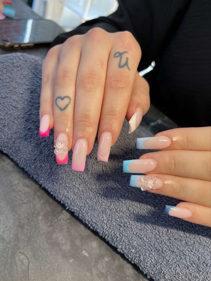 Gender Nails Ideas Reveal, Gender Reveal Nail Ideas Acrylic, Nails Gender Reveal Cute Ideas, Gender Reveal Nails Ideas Acrylic Short, Gender Reveal Nails Ideas Simple Short, Gender Reveal Nails Ideas Short, Baby Reveal Nails Ideas, Gender Reveal Ideas Nails, Baby Blue And Baby Pink Nails