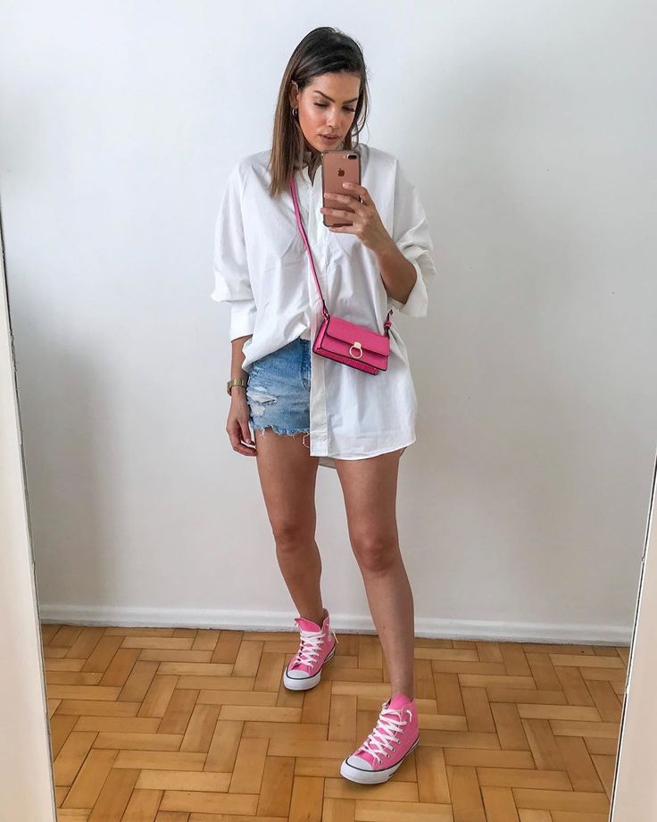 Pink All Star Outfit, Pink Converse Outfits, Pink Converse Outfit, All Star Outfit, Converse Outfit Summer, Look Short Jeans, Looks Com All Star, White Shirt And Blue Jeans, Look Jean