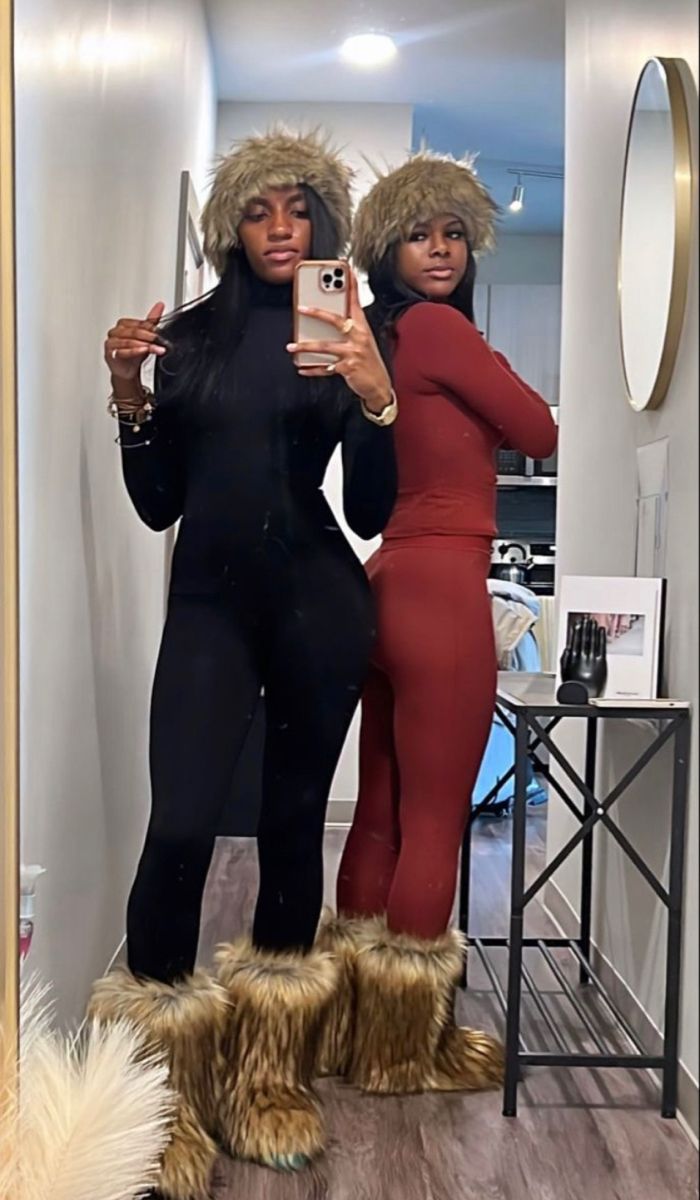 Cabin Trip Outfit Winter Black Women, Winter Cabin Outfit Cold Weather, Colorado Trip Outfits, Cabin Outfit Ideas Black Women, Cabin Trip Black People, Cabin Trip Outfit Black Women, Cabin Trip Aesthetic, Cabin Trip Outfit, Bday Aesthetic