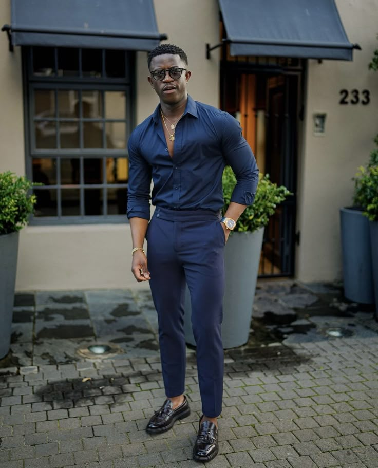 Audrey Lunda Formal Shirt Design, Navy Trousers, Outfit Elegant, Black Suit Men, Polo Outfit, Afro Men, Formal Men Outfit, Estilo Real, Corporate Attire