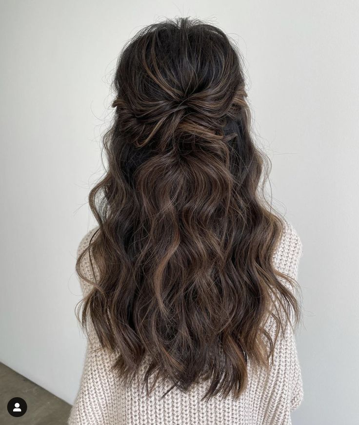 Boho Bridal Wedding Hair, Brunette Hairstyles Prom, Hoco Hairstyles For Brown Hair, Half Up Wedding Hair Brown, Half Up Half Down Wedding Bridesmaid Hair, Bridesmaid Loose Hairstyles, Prom Hair Styles Brunette, Formal Hairstyles For Brunettes, Bridesmaid Hairstyles For Brown Hair