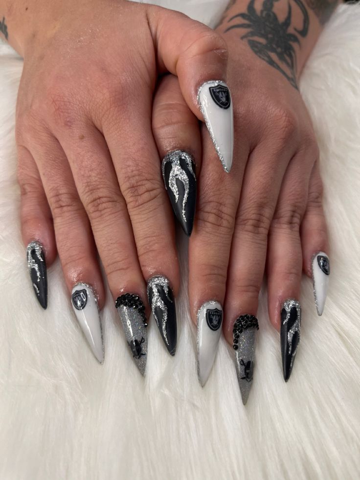 Las Vegas Raiders Nails, Las Vegas Raiders Nail Designs, Raider Nails Designs, Raiders Nails Designs, Raider Nails, Raiders Nails, Acrylic Nails Yellow, Nails Yellow, Beauty Nails Design