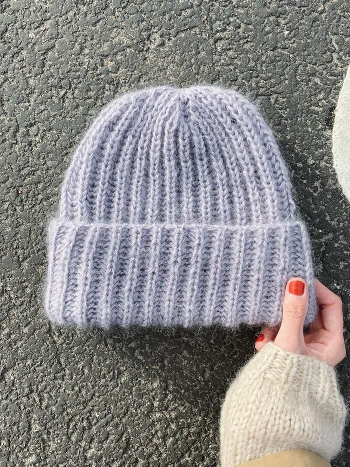 September Hat by PetiteKnit, knitting patterns Knitting patterns PetiteKnit Brioche Knitting, Brioche Stitch, Circular Knitting Needles, Knitting Kits, Circular Knitting, Hat Knitting Patterns, Knit Cap, Diy Knitting, Bag Crochet