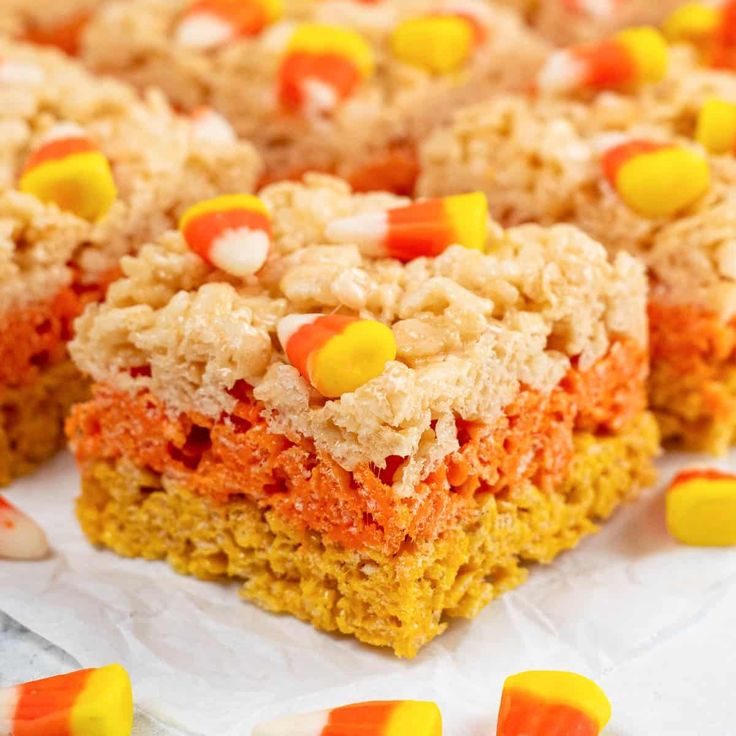 halloween rice krispie treats with candy corn on top and text overlay that reads,