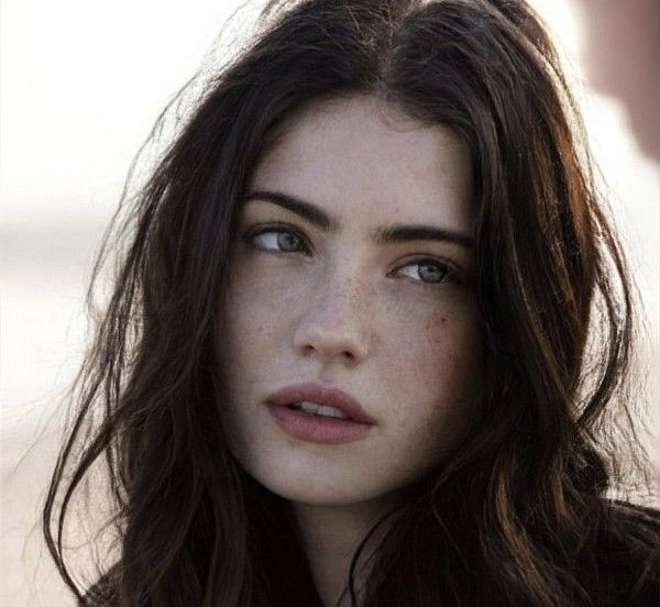 Dark Hair Face Claims Female, Wattpad Face Claims Female, Dark Hair Light Eyes Pale Skin, Dark Hair Hazel Eyes Women, Face Claims Female Brunette Blue Eyes, Irish Face Claim, Photography Face Portraits, Unquie Faces, Book Characters Inspiration Faces