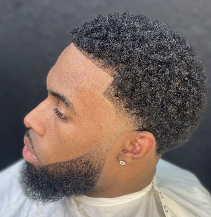 Tapered Haircut Black, Black Hair Fade, Afro Fade Haircut, Afro Hair Fade, Black Man Haircut Fade, Taper Fade Short Hair, Fade Haircut Designs, Fade Haircut Curly Hair, Low Taper Fade Haircut