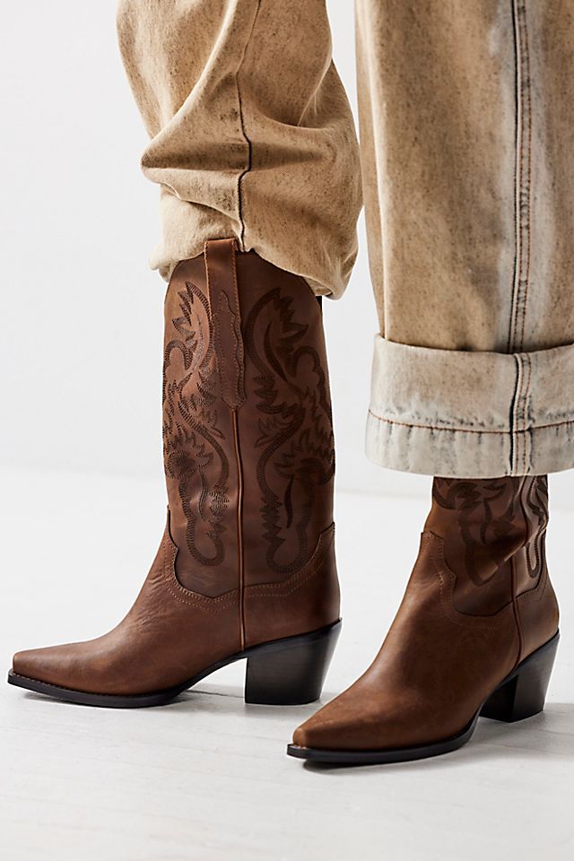 Tecovas Boots, Upcoming Fashion Trends, Cowboy Shoes, Ralph Lauren Fall, Lucchese Boots, Western Shoes, Western Chic, Cowboy Boots Women, Fall Shoes