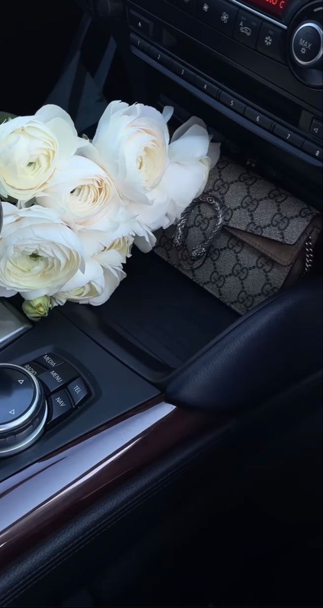 flowers are placed in the center console of a car