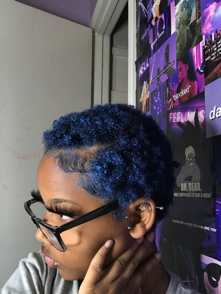 Blue Twa Natural Hair, Short Dyed Hair Blue, Big Chop Dyed Hair, Short Blue Hair Black Women, Pretty Hair Color For Short Hair, Blue Hair Black Women Natural, Blue 4c Hair, Afro Hair Dye, Blue Short Hair