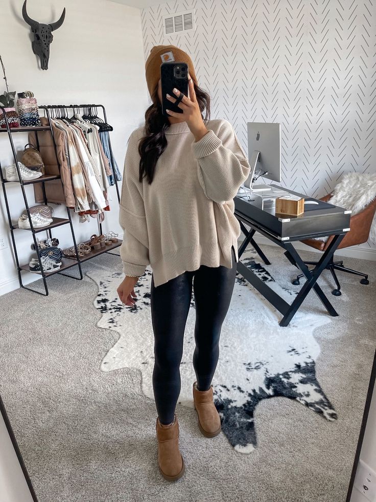 Cold Weather Lunch Outfit, Comfy Snow Day Outfit, Call Outfits 2022, Oversized Sweater And Leggings, Sweater And Leggings, Beanie Outfit, Oversized Sweater Outfit, Sweater Outfit, Fall Fits