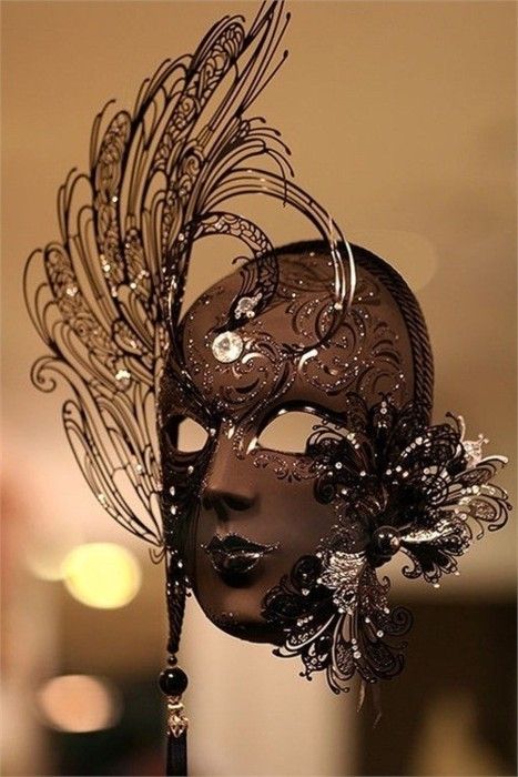 Beautiful Masquerade Mask! Chocolate Sculpture, Chocolate Showpiece, Chocolate Sculptures, Venetian Masquerade Masks, Chocolate Fashion, Venetian Masquerade, Lace Mask, Chocolate Art, Venetian Masks