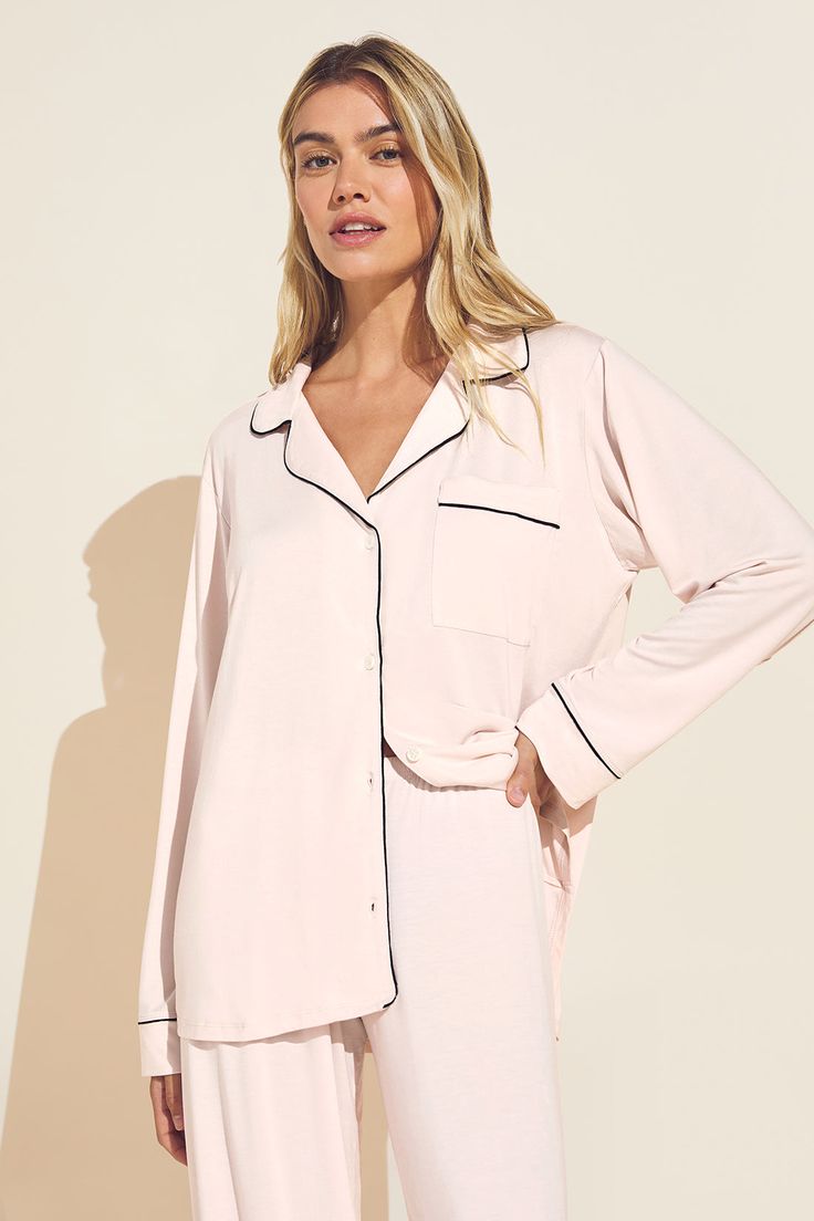 A 2018 Oprah’s Favorite Things pick, she describes these classic PJ’s as ‘soft, flattering, and timeless.’ In the mid-2000s, we set out to create the world’s softest pajamas for a beautiful night’s rest. Gisele delivers, merging a classic men’s PJ silhouette with sustainable TENCEL™ Modal fibers. Our luxurious, temperature-regulating knit fabric drapes and falls in all the right ways. Plus, it’s machine washable, and gentle on skin, so it not only feels beautiful but it’s easy to care for, too. Loungewear Brand, Pink Pajama Set, Womens Pj Sets, Preppy Inspo, Online Stylist, Pajama Fashion, Hemant And Nandita, Beauty Sleep, Beautiful Night