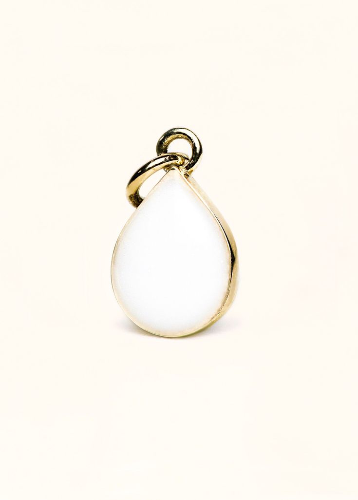 The Liquid Gold Drop Pendant features a beautiful pear-shaped inclusion bezel to be filled with breast milk, ash, umbilical cord, etc. Personalize with: Breastmilk - A cherished symbol of the mother-child bond.Cremation ashes - Honor the memory of a loved one.Placenta - Celebrate the miracle of life.Umbilical cord - Symbolize a special connection.Dried flowers - Add a sentimental touch. A unique and sentimental gift for: Mothers celebrating motherhoodNew parents commemorating a birthAnyone who h Timeless Teardrop Bezel Set Jewelry, White Teardrop Jewelry With Polished Finish, White Pear-shaped Timeless Jewelry, Timeless White Drop Jewelry, Timeless White Pear-shaped Jewelry, Timeless White Teardrop Jewelry, White Pendant Jewelry With Bezel Setting, Elegant Teardrop Jewelry For Memorial, Timeless Pear-shaped White Jewelry