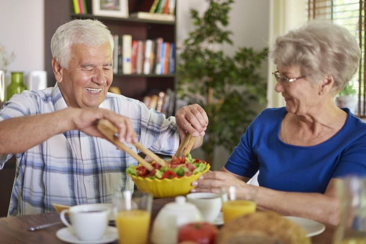 Learn how to help your elderly loved one lead a healthy senior lifestyle with these 10 health tips for seniors. Magnesium Rich Foods, Bone Loss, Senior Health, Joy Of Cooking, Healthy Meal Plans, Senior Living, Healthy Aging, Bone Health, Lifestyle Changes