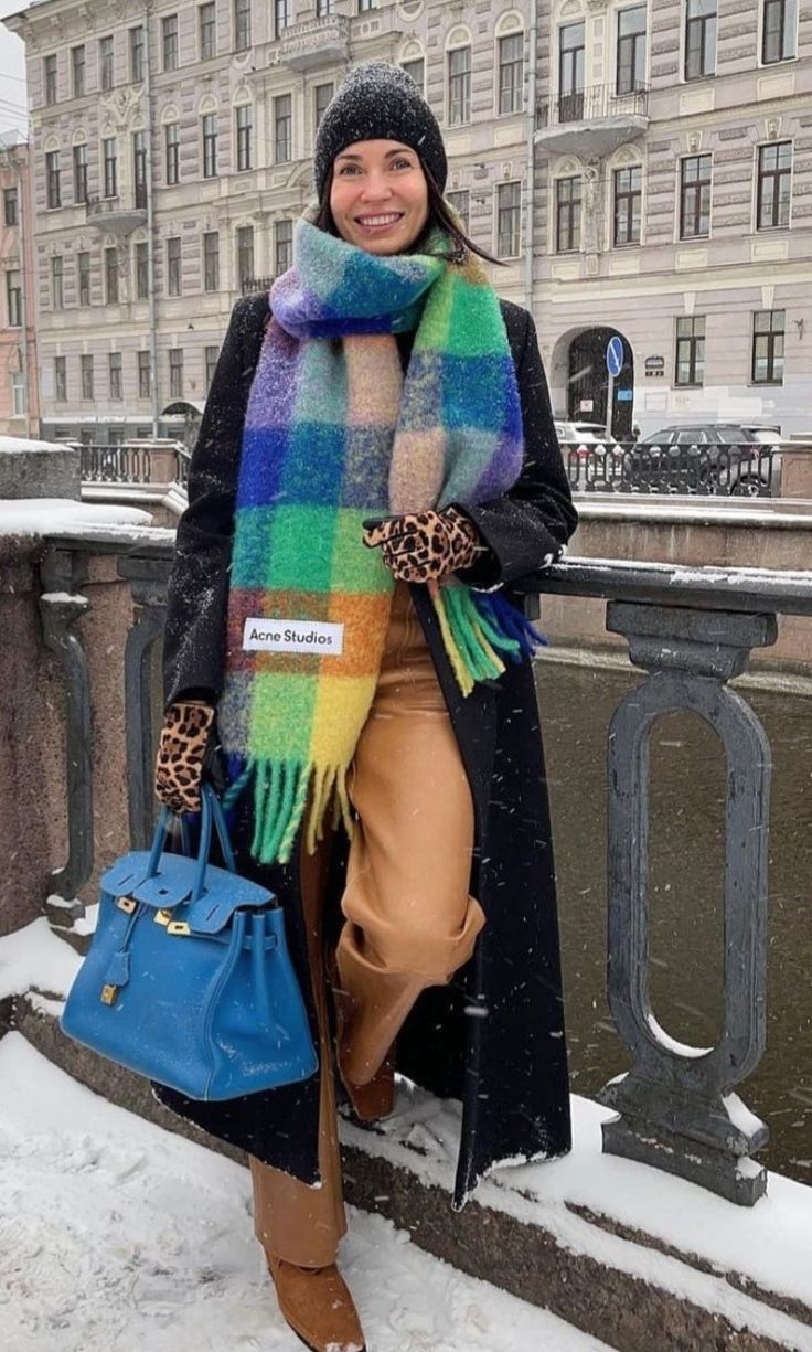 Big Scarf Outfit, Layering Street Style, Fur Coat Fashion, Coat Street Style, Scarf Outfit, Looks Street Style, Winter Trends, Lookbook Outfits, Womens Casual Outfits