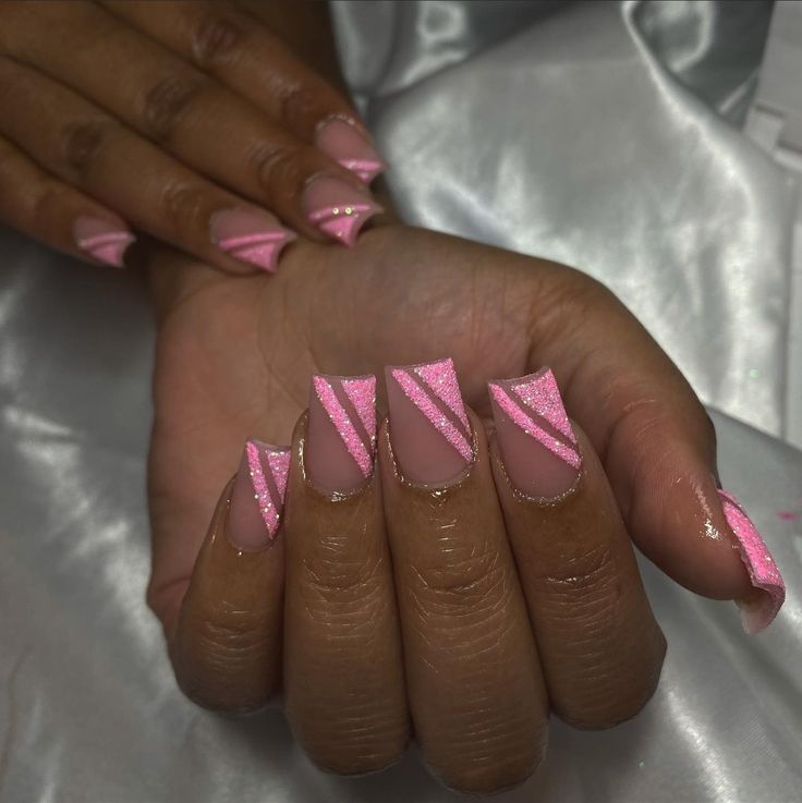 Short Valentines Nails With Initials, Short Acrylic Square Nails Designs, Short Cute Birthday Nails, Cute Short Square Nails Ideas, Cute Short Acrylic Nails Square Pink, Short Pink Birthday Nails, Short Square Birthday Nails, Short Acrylic Nails With Rhinestones, Birthday Nails 12