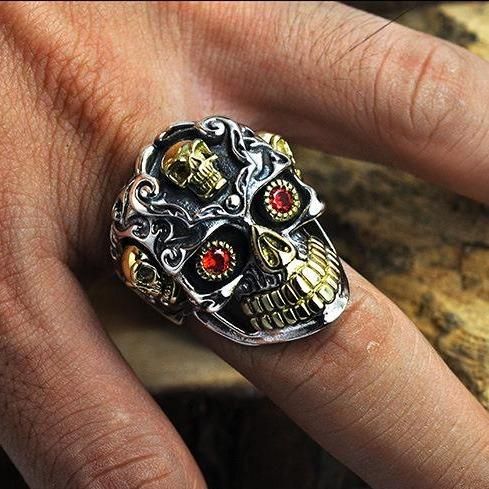 True to its name, this 925 silver skull and crossbones ring breathes a feeling of power into its wearer and attracts the attention of the public. every element of this piece is deliberately bold, you'll love it. Welcome fans of mythology I know the name and the design of this ring attracted you. usually, when we think of the god of the sun in the old Mexican culture we think of Tonatiuh the god personifying the sun, the Aztecs considered him the ruler of Tullan, he was also known as the fifth su Symbolic Engraved Skull Ring, Silver Skull Print Jewelry For Halloween, Halloween Silver Jewelry With Skull Print, Gothic Skull Ring Stamped 925, Gothic Silver Skull Ring, Symbolic Skull Rings For Halloween, Halloween Skull Rings Symbolic Style, Silver Skull Ring Collectible, Silver Symbolic Skull Ring