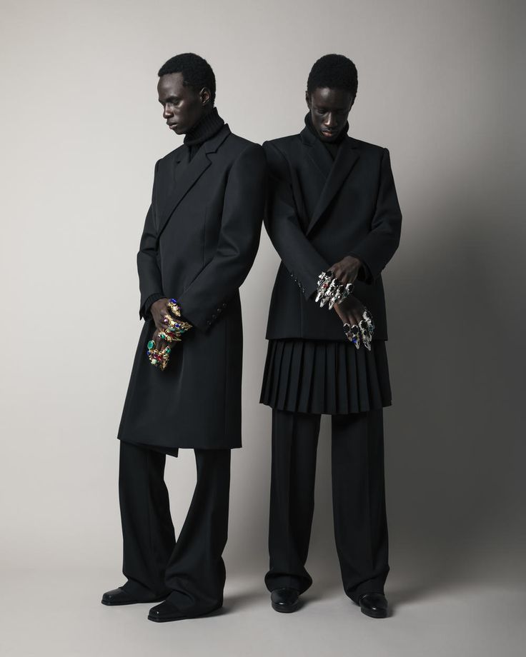 A/W 21/22 - Fashion Feed - WGSN Fashion High Fashion Men, Collegiate Style, Mens Editorial, Twelfth Night, Black Clothing, Androgynous Fashion, Style Noir, Fashion Weeks, Mens Winter Fashion